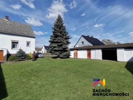 Dom z zabudowaniami - PoŁęcko